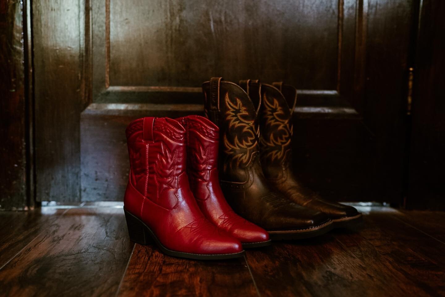 When you&rsquo;re at a Bolton Manor wedding, you better have your dancing shoes! 
The upper level of Bolton is perfect for your dance party! 💃 
Don&rsquo;t believe us? Schedule a tour now to see the Manor for yourself. Be warned, you&rsquo;re goin